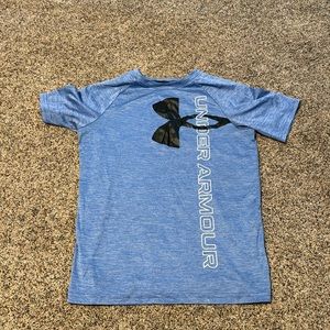 EUC boys Under Amour tee shirt